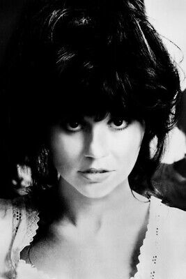 Linda Ronstadt iconic 1970&#39;s pouting pose 4x6 inch real photo - $4.75