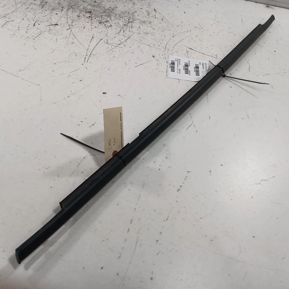 Nissan Versa Door Glass Window Weather Strip Trim Front Left Driver  202... - $39.55