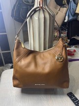B923 - Preloved Michael Kors Fulton Hobo – Brown Cognac Leather – Classi... - $1,565.98 MXN