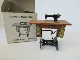 Vtg Concord Dollhouse Furniture #4827 Sewing Machine Table L165B - £3.48 GBP