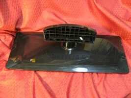 Hitachi LE55H508 TV STAND feet  Base PEDESTAL JUC8.048.00067202 WITH SCREWS - $34.64