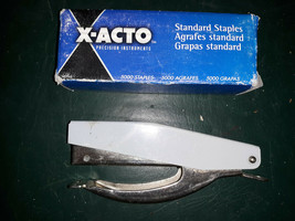 20HH79 HAND STAPLER AND BOX OF STAPLES, GOOD CONDITION - £5.36 GBP