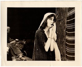 D.W. Griffith&#39;s JUDITH OF BETHULIA (1914) Mae Marsh as Naomi Chained to a Post 2 - £27.52 GBP