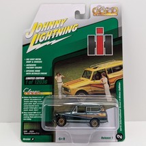 Johnny Lightning 1979 Scout II Midas Emerald Green 1:64 Diecast JLCG028A LE - $139.90 MXN