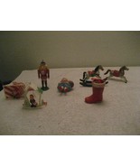 7 Vintage Plastic Christmas Ornaments Horse Boot girl Santa Lot - €34,39 EUR