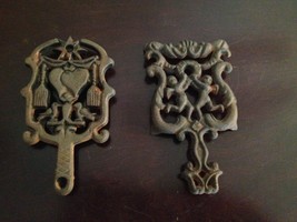 VINTAGE WILTON CAST IRON BLACK SMALL METAL TRIVETS LOT OF 2 STAMPED ON T... - $22.99