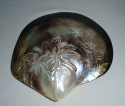 Tahitian Vintage Carved Mother of Pearl Shell Tahiti Palm Trees Gardenia... - $148.50