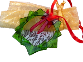 Christmas ornament, GREEN WREATH W/GIFT BAG  (ebay-bx) - $1.80