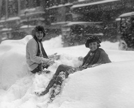 Kids play in the snow during the Knickerbocker storm in 1922 Photo Print - £7.02 GBP+