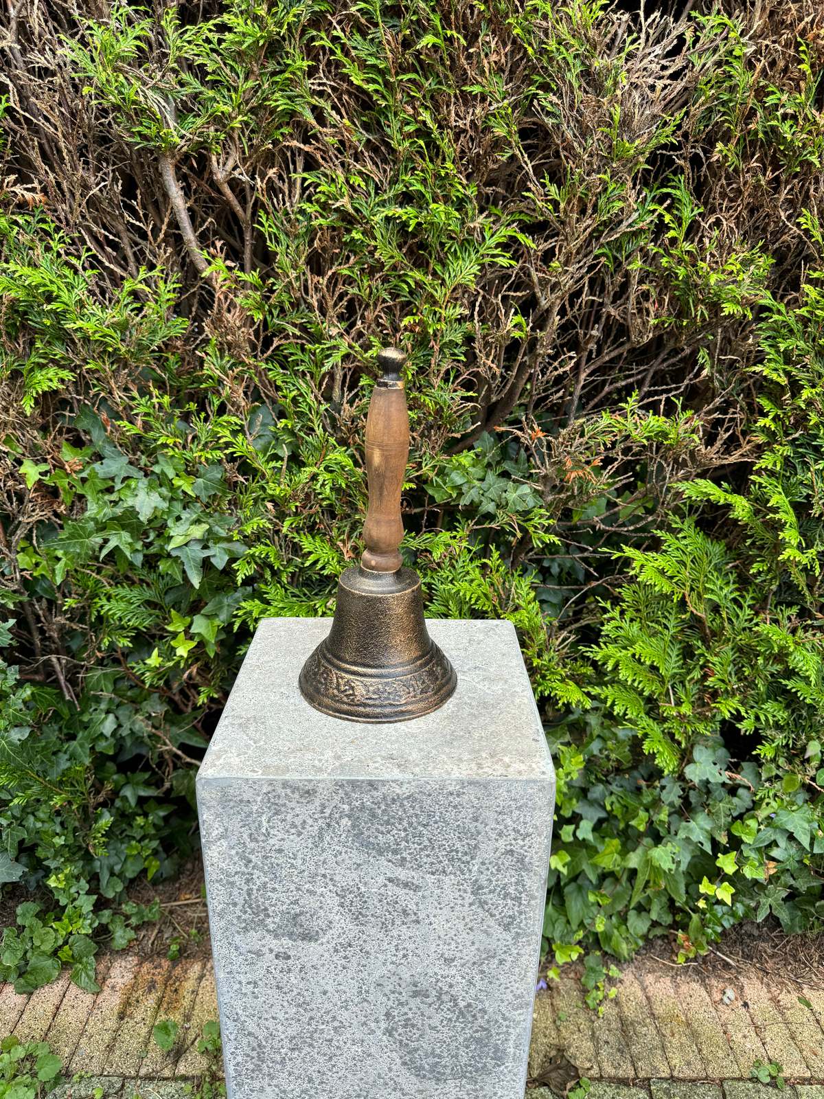 Hand Bell – Iron Sculpture. 13x14x28cm - 1.4Kg - $74.95