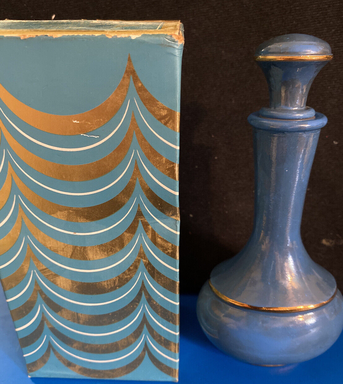 Vintage 1970 AVON ROYAL VASE - EMPTY IN BOX - $4.32