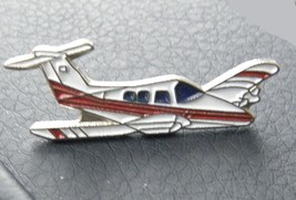 BEECHCRAFT DUCHESS BE-76 AIRCRAFT LAPEL PIN 3/4 inch - £4.41 GBP