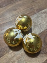 Vintage3 Pc Gold Glass Christmas Ornament Lot White Mica Stencil Butterf... - €12,27 EUR