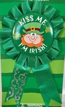 St Patrick&#39;s Day KISS ME I&#39;M IRISH Rosette Award Badge NEW ~ Leprechaun ... - £3.33 GBP