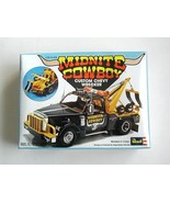 FACTORY SEALED Midnite Cowboy Custom Chevy Wrecker Truck by Revell #H-1383 - $1,863.01 MXN