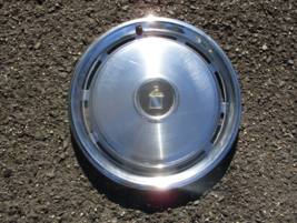 One genuine 1975 to 1977 Buick Regal 15 inch hubcap wheel cover - £18.03 GBP