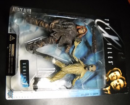 X Files McFarlane 6 Inch Attack Alien Throwback Variant 1998 Series 1 Sealed MOC - £10.99 GBP