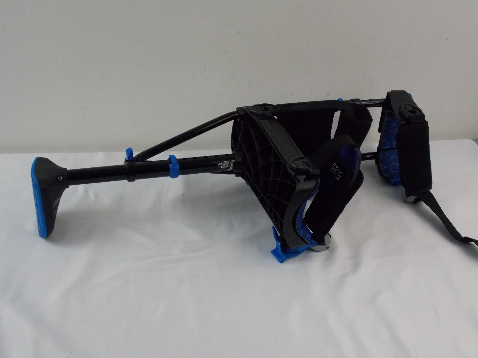 iWALK3.0 Hands-Free Knee Crutch W/ Straps, Super Clean! i Walk  - $99.99