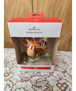 Hallmark Ornament Ice Skating Fox Renard 2022 Christmas Ornament - $29.20 CAD