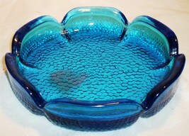 BEAUTIFUL BLUE PEBBLED GLASS ASHTRAY TRINKET DISH HEAVY - $362.36 MXN