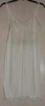 EXCELLENT WOMENS VINTAGE Vanity Fair IVORY DUPONT NYLON FULL SLIP  SIZE ... - £22.03 GBP