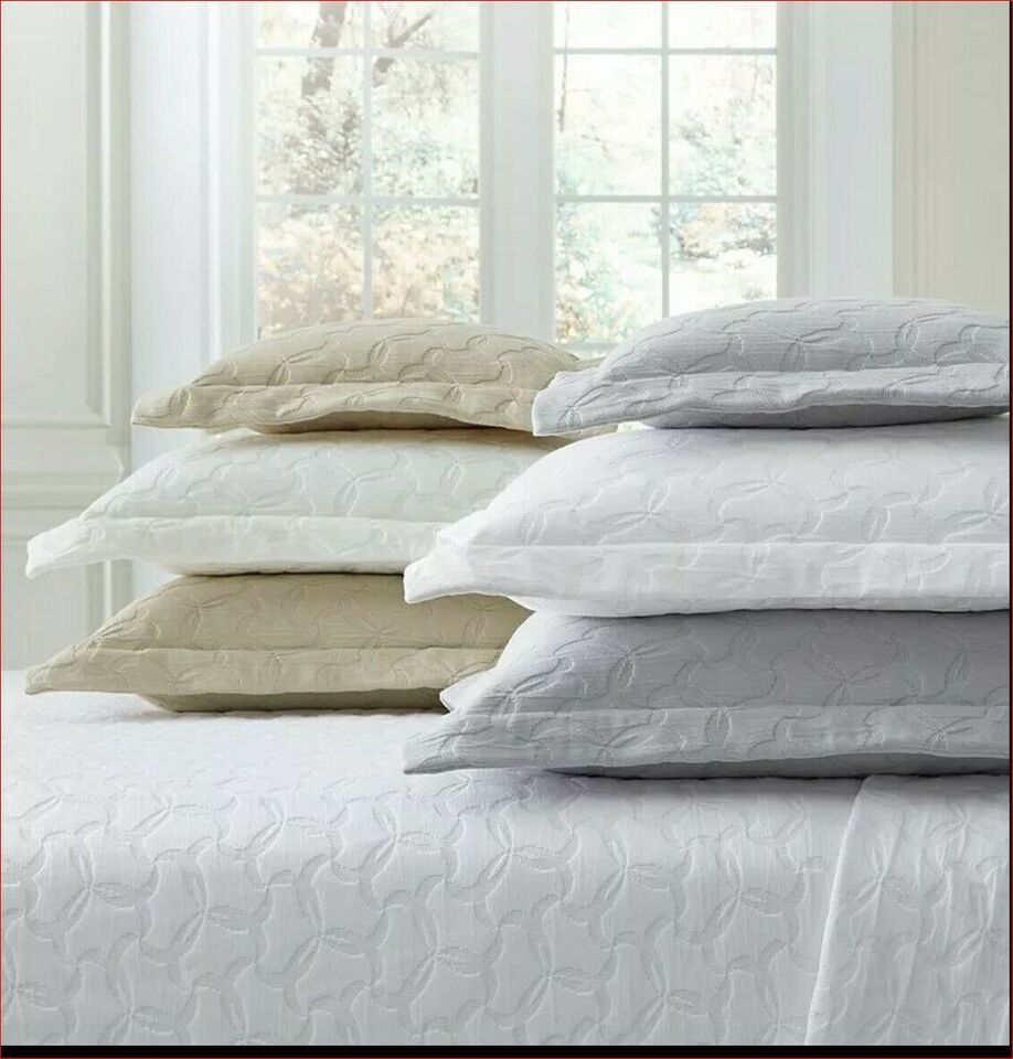 Sferra Lansone Matelasse Full Queen Coverlet Blanket Cover Pale Grey $345 - $226.51