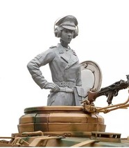 1/16 Resin Model Kit German Soldiers Beautiful Girl Tankman WW2 Unpainted - £20.33 GBP