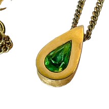 Vintage 1977 MCM Avon Gold Tone Teardrop Green Rhinestone Pendant Necklace 20” - £16.89 GBP