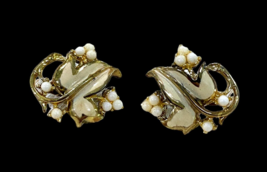 Coro Clip On Earrings White Enamel and Beads Gold Tone Leaf Signed Vintage - £9.75 GBP