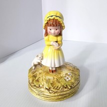 Musical Figurine Girl In Yellow With White Cat Schmid Welcher Vintage 70&#39;s - $20.37