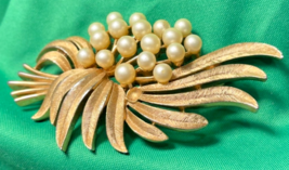 Crown Trifari Brushed Gold Tone Faux Pearl Signed Brooch - $48.39
