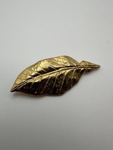 Vintage 6.6cm Gold Tone Leaf Brooch Signed M BB7 - $16.83