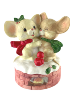 Christmas Mouse Music Box Porcelain Walking In A Winter Wonderland Cute ... - $29.02