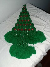 Vintage 23&quot; Macrame Christmas Tree Wall Hanging with Red Wood Beads Mod - $487.05 MXN