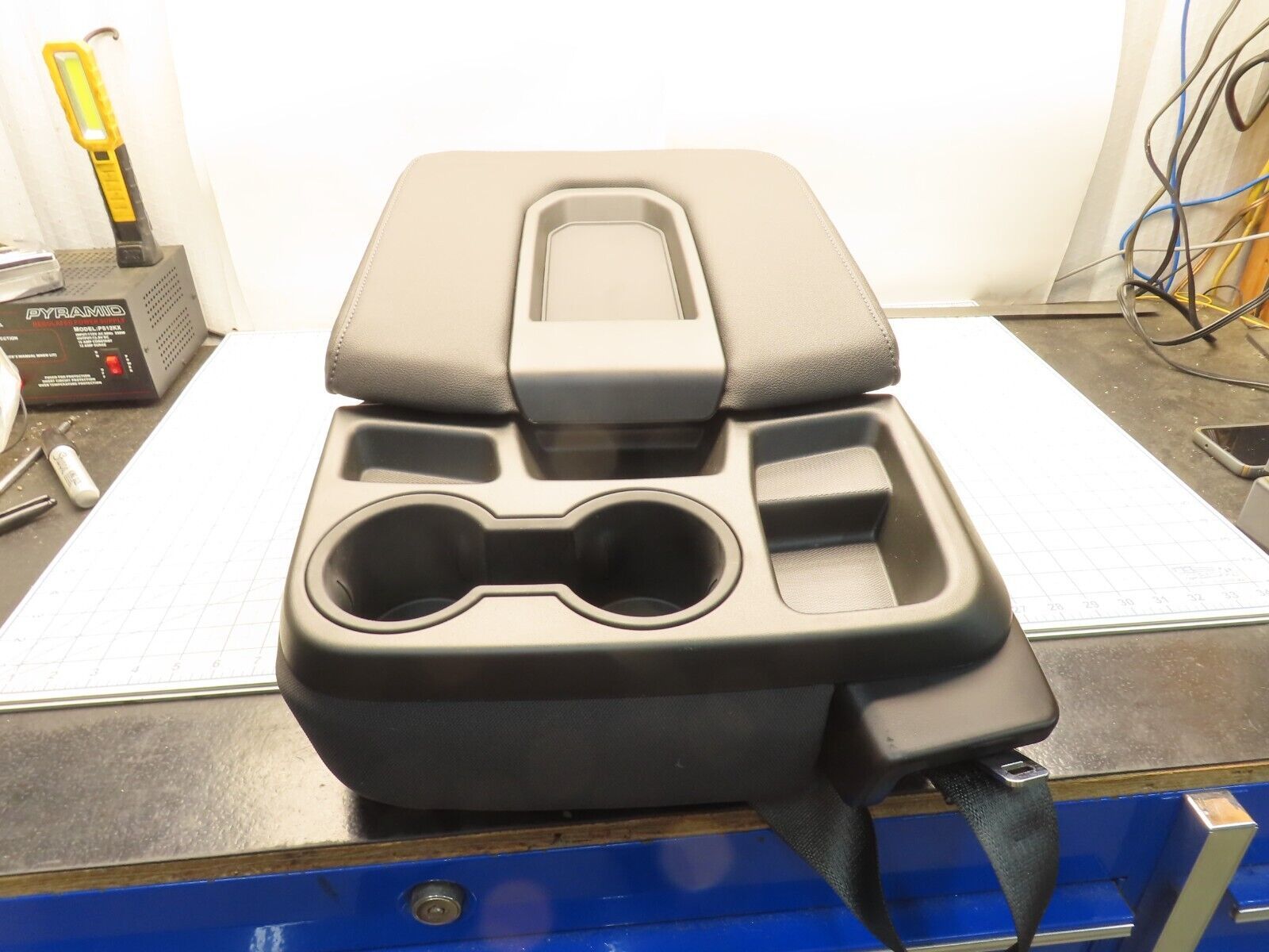 GM 85114354 Front Center Seat Console Armrest Black General Motors - $306.68