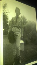 VTG Black &amp; white 7x5 Photograph Young Woman Holding Cowboy Hat Next to Bench - £11.71 GBP