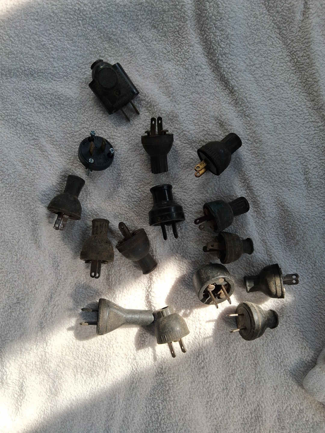 Vintage Electrical Plug End Antique  Radio Lamp Fan Original Large Lot O... - £18.18 GBP