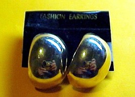 Gold Colored pierced Ear Rings - $84.06 MXN