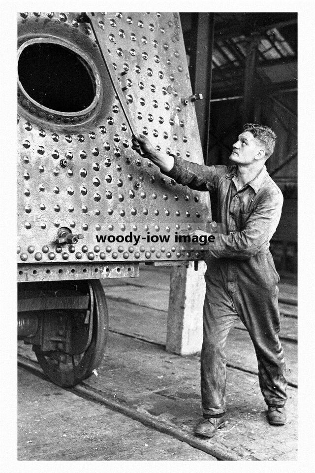 pt5692 - Doncaster Works &amp; British Heavyweight Champion Bruce Woodcock p... - $2.80