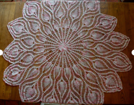 Vintage Hand Crocheted Pink And White Floral Flower Round Tablecloth 56&quot; diam. - £71.21 GBP