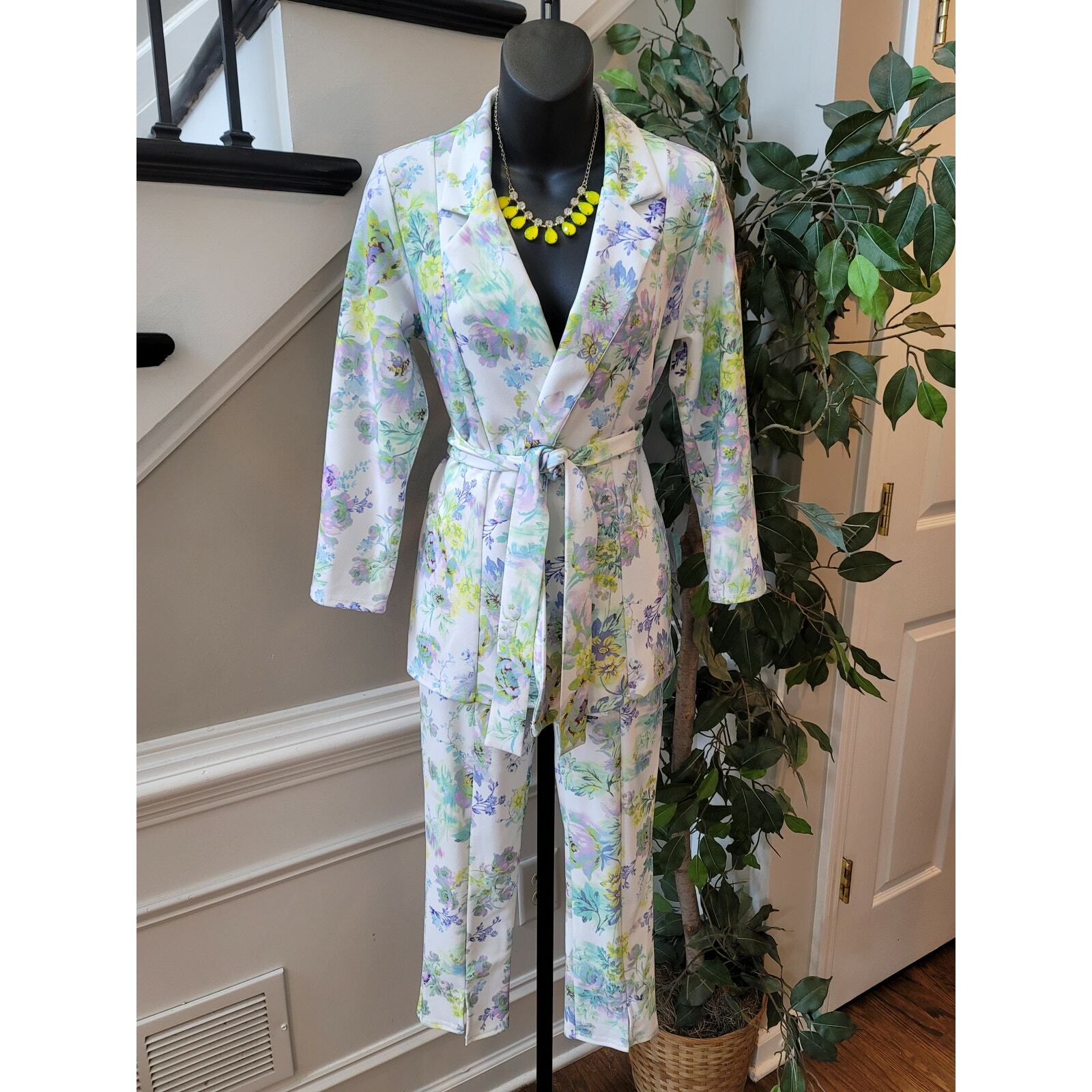 ASOS Design Maternity Pantsuit Size US 2 White Floral Blazer and Trousers Petite Item image 2