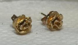 14k Yellow Gold Flower Design Stud Earrings 1.41g Fine Jewelry - £95.21 GBP