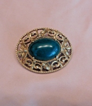 FLORENZA Vintage Green Cabochon Filigree Domed Large Brooch Pin Gold Tone EUVC - £47.81 GBP