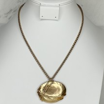 Chico&#39;s Hammered Metal Pendant Gold Tone Necklace - £15.56 GBP