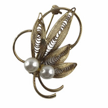 Women&#39;s Vintage Goldtone And Faux Pearl Costume Jewelry Brooch Dangles - £7.44 GBP