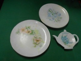 Beautiful Johann Seltmann  Porcelain .2 BREAD Plates 6&quot; &amp; 1 TEA BAG Holder - £10.79 GBP