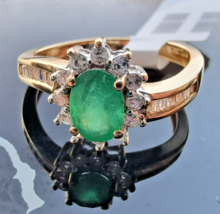 14K Gold Natural Oval 7X5 Mm. Emerald And Diamond Flower Ring Size 9 - £383.64 GBP