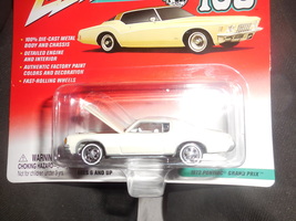 2002 Johnny Lightning Super 70&#39;s &quot;1972 Pontiac Gran Prix&quot; Mint Car On Card - £3.19 GBP