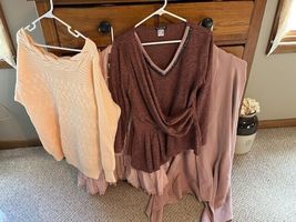 Women's Huge Lot of 35 Tops, Sweaters, Cardigans, Gabor Boots - Great Lot image 3