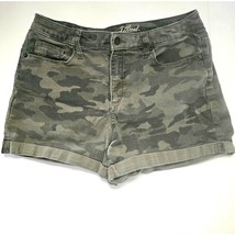 Universal Thread Womens Shorts Size 10/30 Camouflage Midi High Rise Cuffed - $13.58